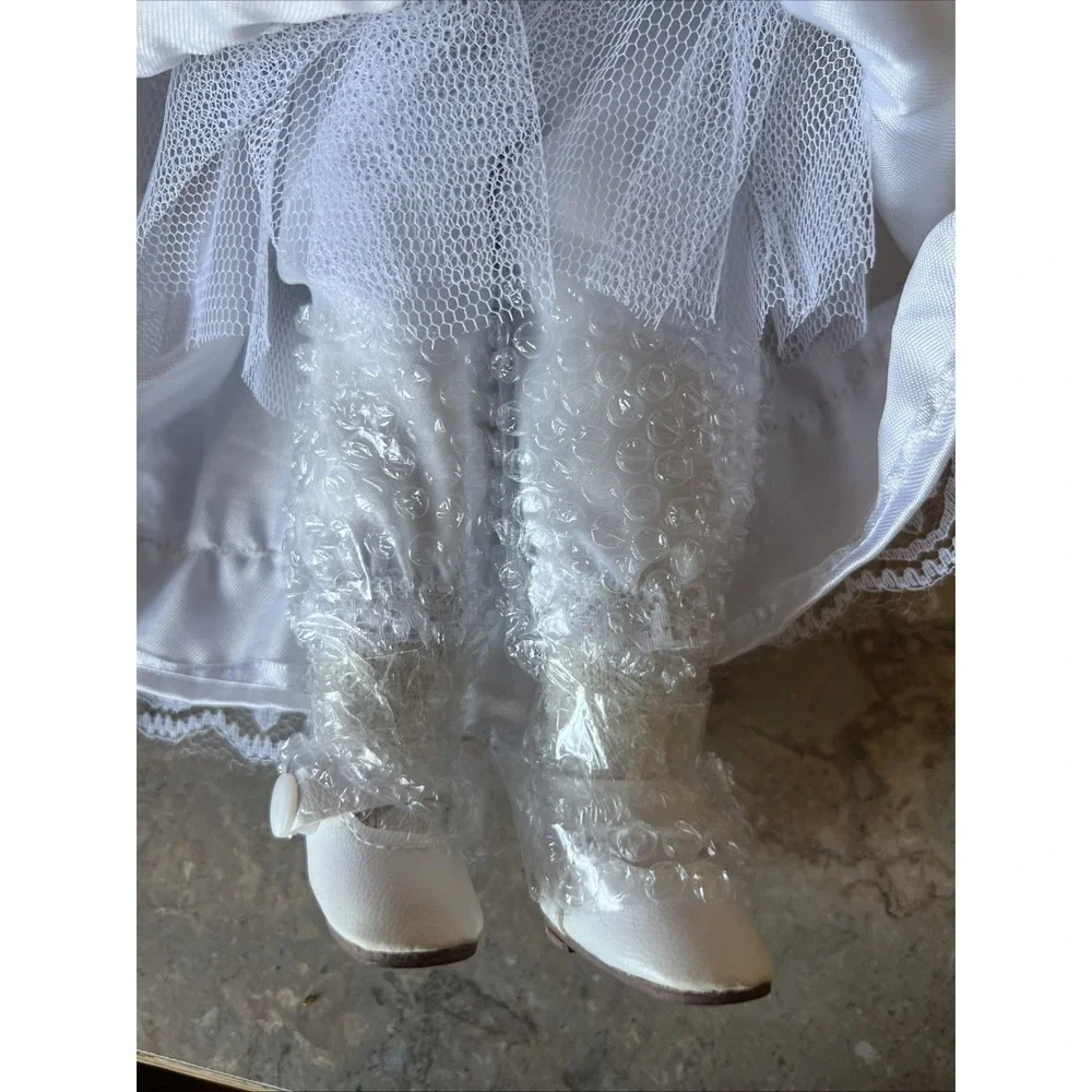 Wyndham Lane Collection  Genuine Porcelain Angel Doll‎